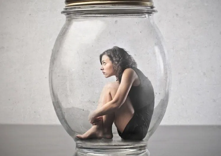 4 CREENCIAS TÓXICAS QUE IMPIDEN TU DESARROLLO PERSONAL