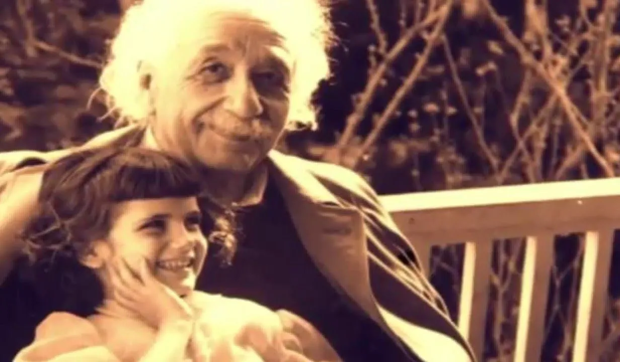 CONMOVEDORA CARTA DE ALBERT EINSTEIN A SU HIJA