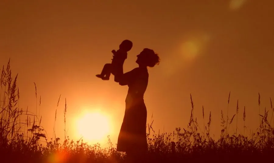 LAS HERIDAS DE LA MADRE AUSENTE