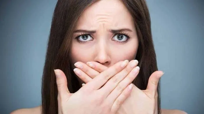 CONFLICTOS EMOCIONALES EN LA HALITOSIS