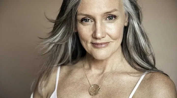 10 VENTAJAS DE ENAMORARSE DE UNA MUJER DE 50 AÑOS O MÁS 2026 10 VENTAJAS DE ENAMORARSE DE UNA MUJER DE 50 AÑOS O MÁS
