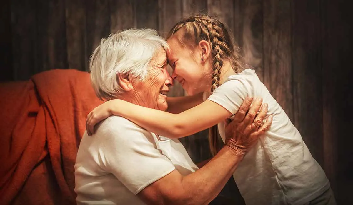 LOS ABUELOS JAMÁS MUEREN, SE VUELVEN INVISIBLES