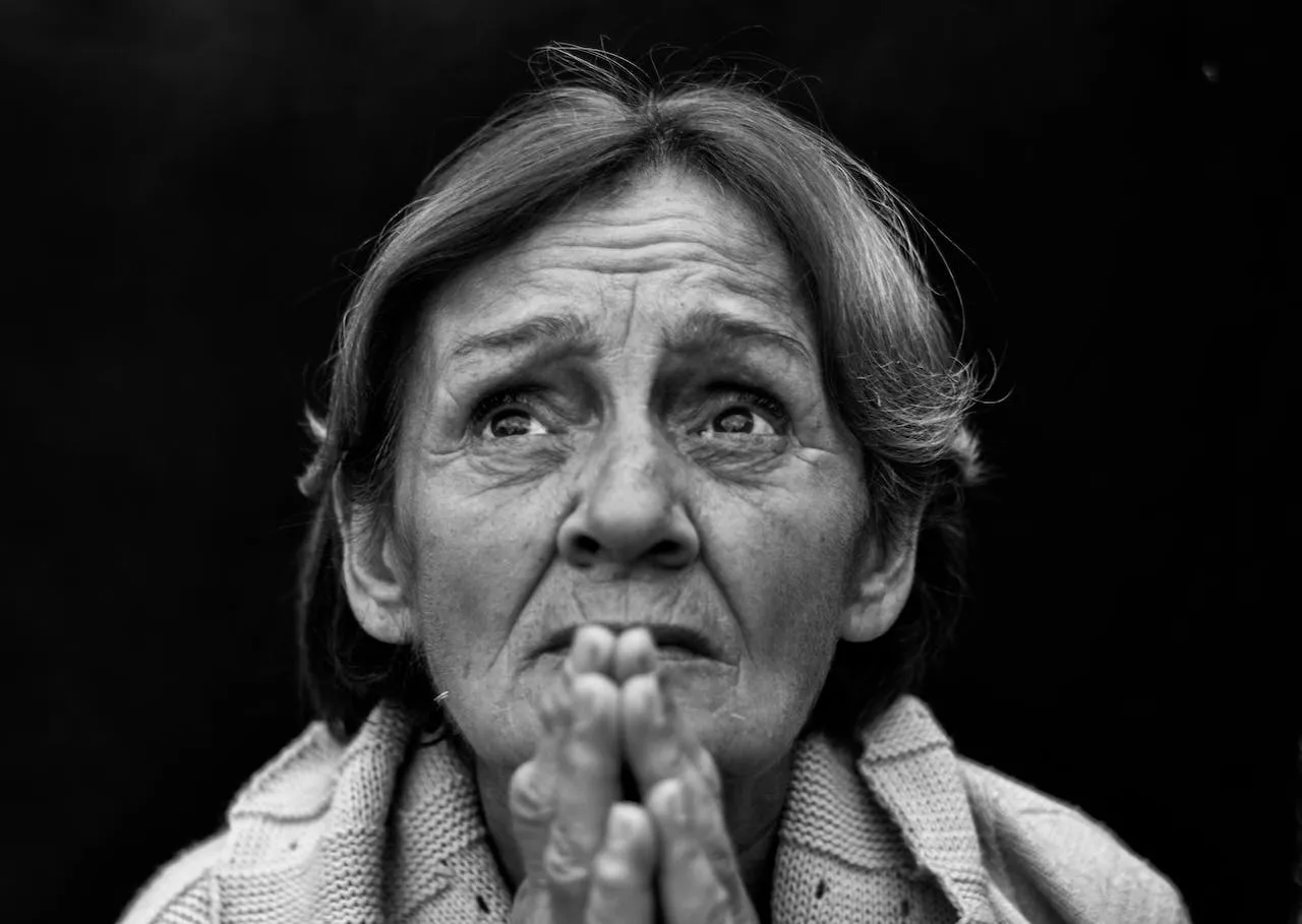 LA PRIMERA LEY EN LA VIDA ES NO DEJAR SOLA A MAMÁ